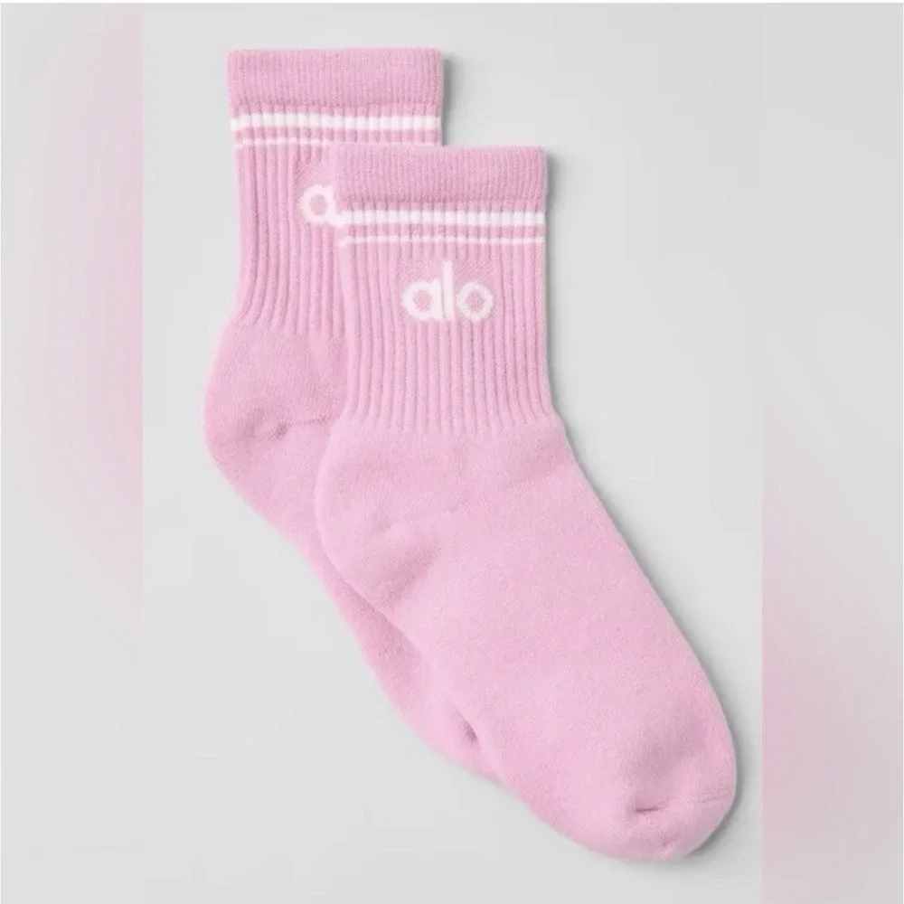 NWT Alo Yoga‎ Unisex Half-Crew Throwback Sock Size Medium Pink Rose Preppy Gym